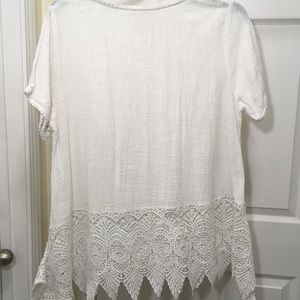 Solitaire white with lace bottom shirt